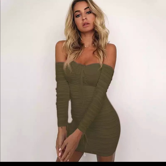 NEW BLACK Scrunch mini off shoulder dress cute - Picture 5 of 7